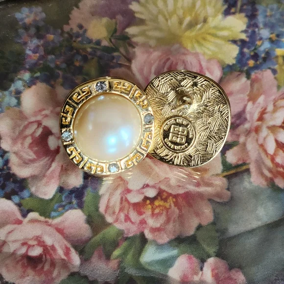 Givenchy Vintage 1980s Paris New York Faux Pearl Logo Earings - Picture 10 of 14